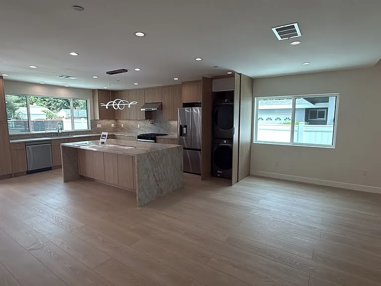 5412 Fallbrook Ave — Photo 1