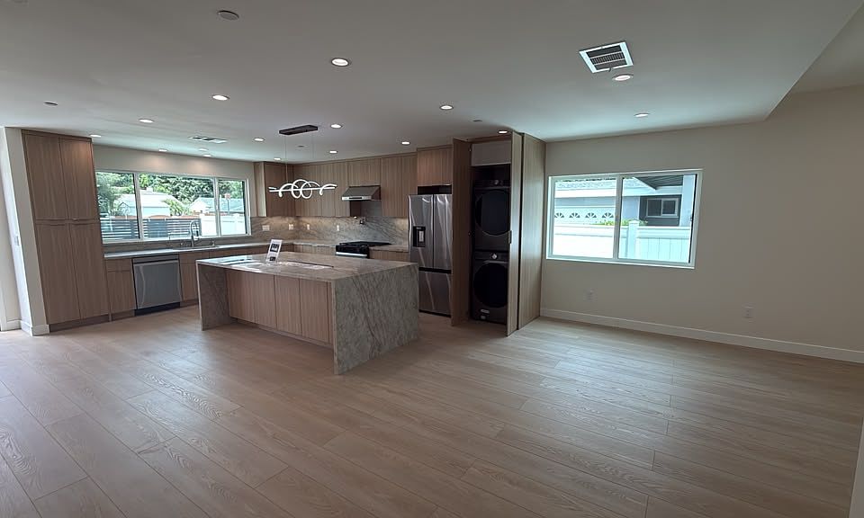 1st image of 5412 Fallbrook Ave