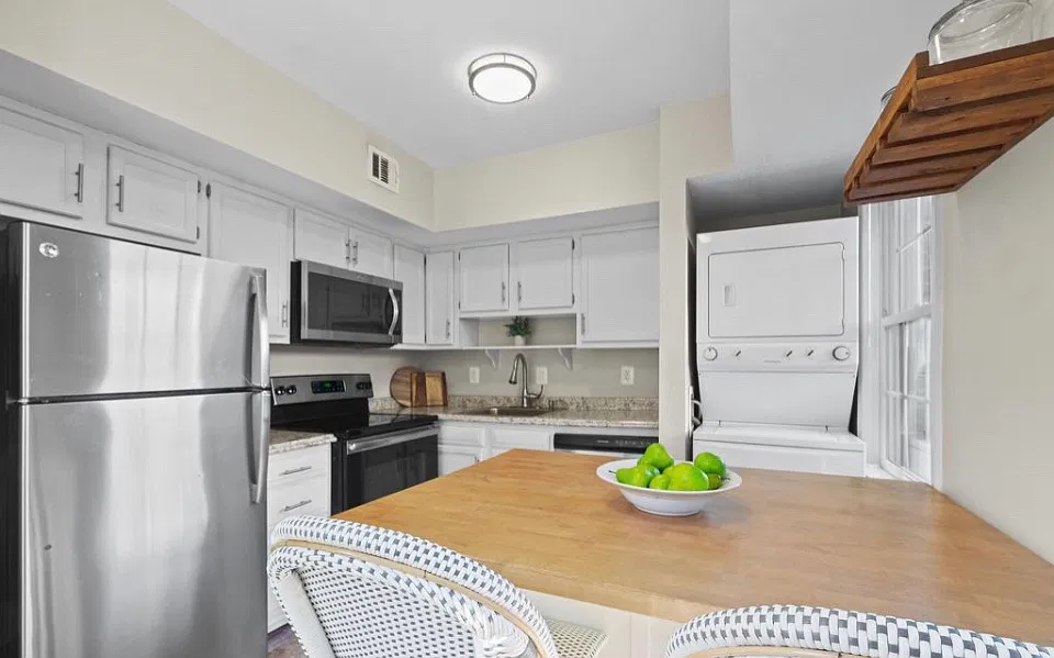 1209 N Pitt St — Photo 4