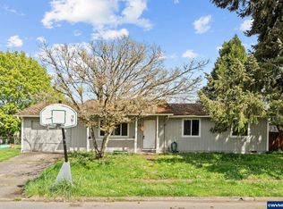 135 S 6th St, Jefferson, OR 97352