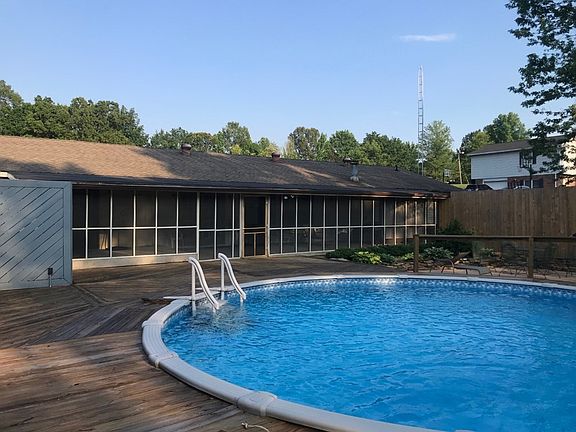 3rd image of 141 Hermitage Dr