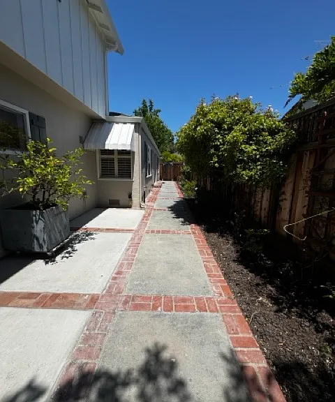 221 Colorado Ave — Photo 2