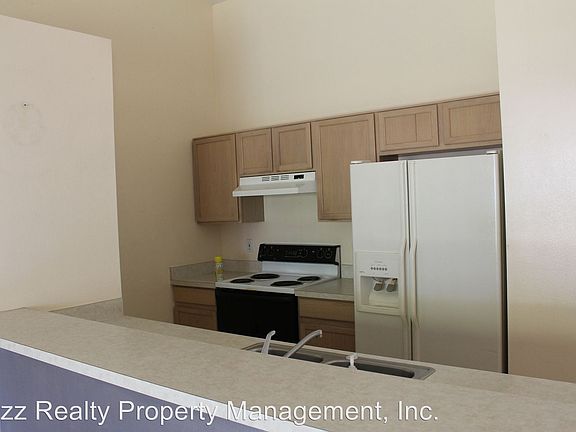 3rd image of 612 Villa Ct