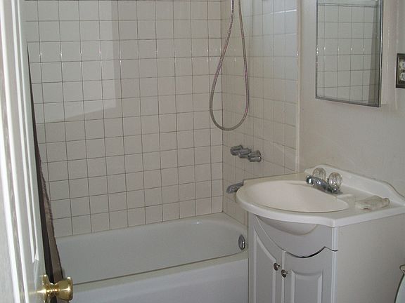 3rd image of 2943 Sierra Ave