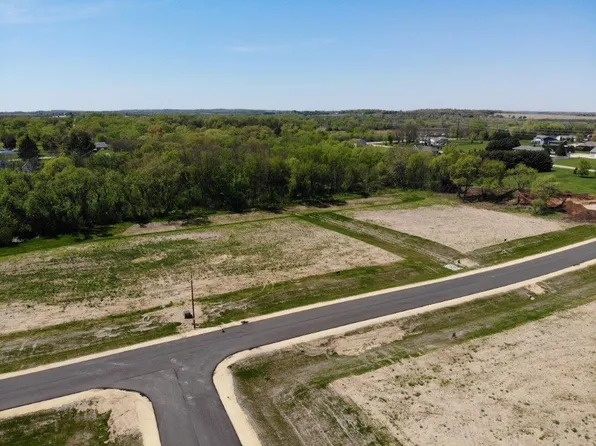 3965 S Deer Path, Beloit, WI 53511