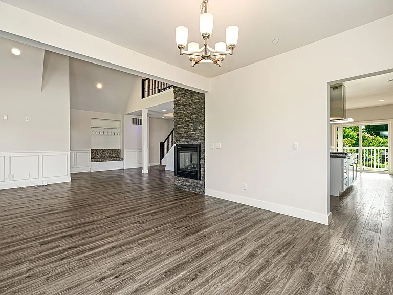 7663 S 132nd St — Photo 5