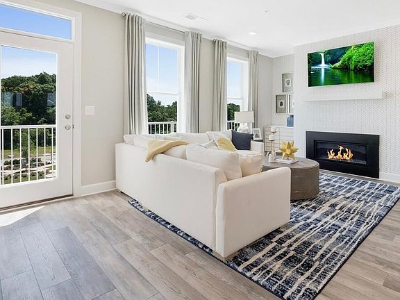 4th image of 45121 Kincora Dr