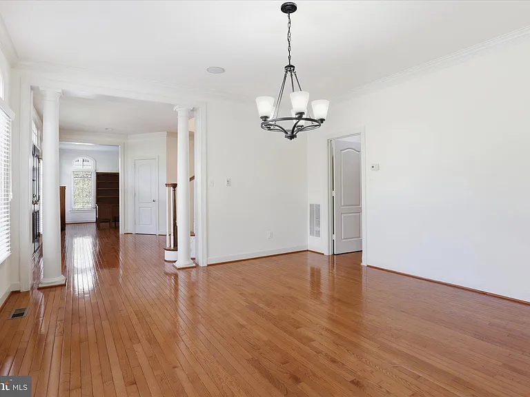 23059 Bronstein Ln — Photo 13