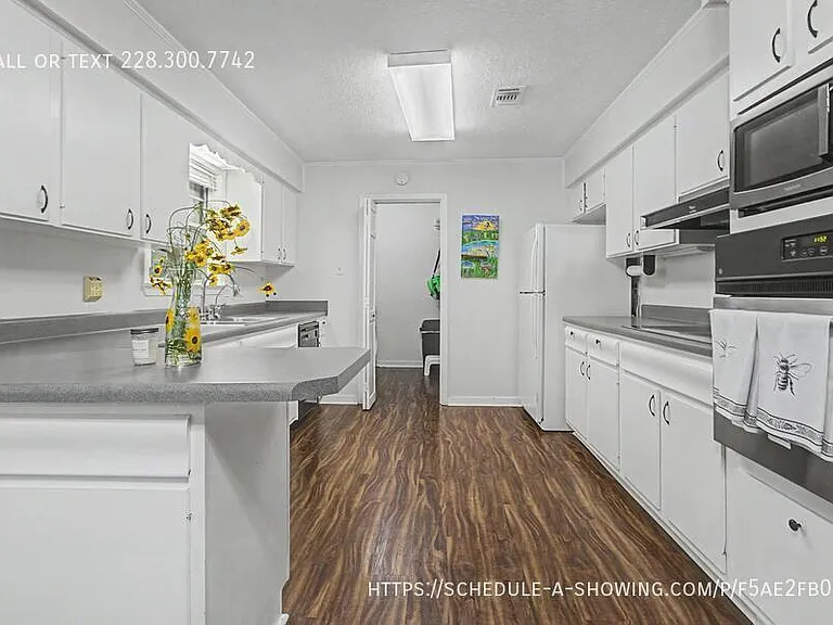 883 Rustwood Dr — Photo 4