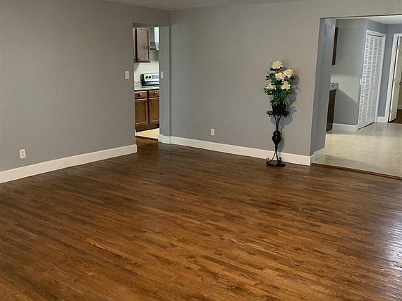 4th image of 9471 Cove Ave