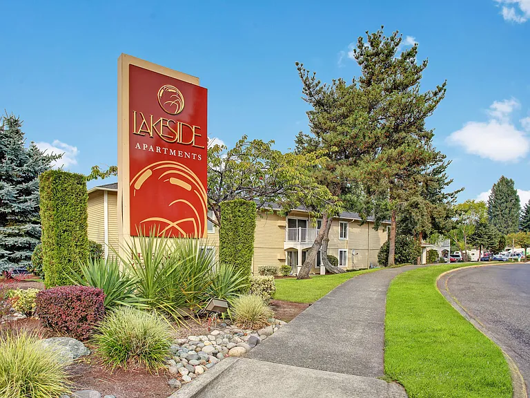 Lakeside Apartments — Photo 25