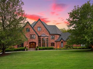 8 Lochinvar Dr, Saint Louis, MO 63131