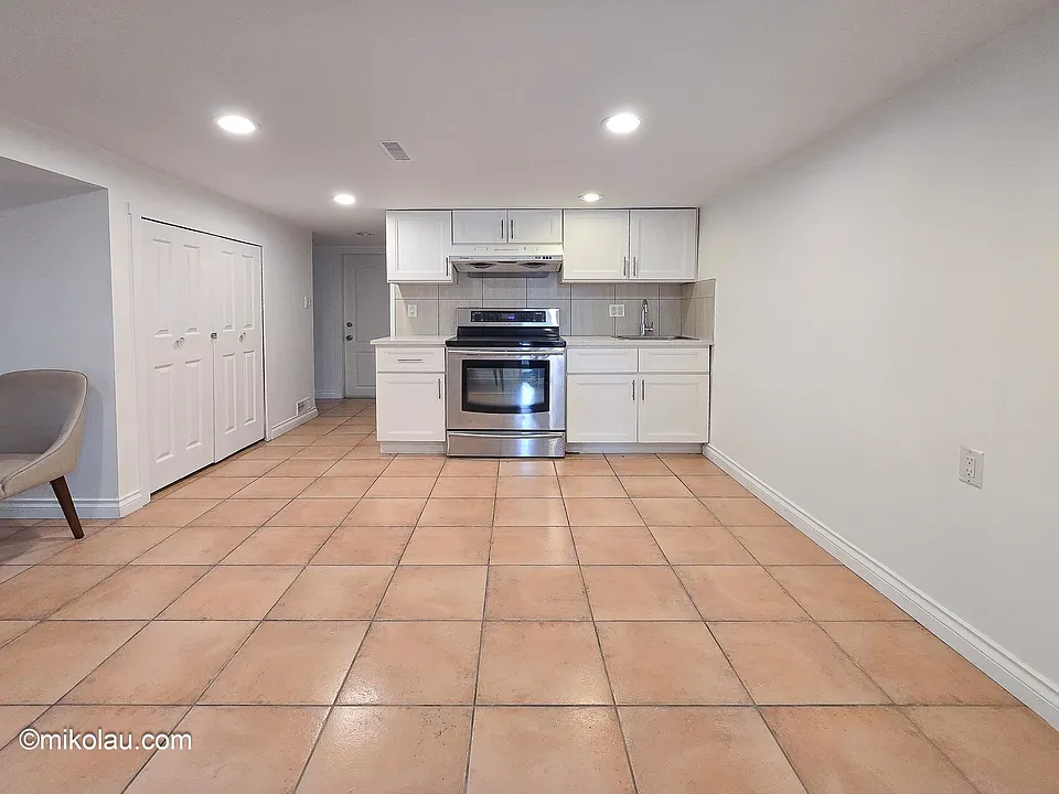 1XX Gilmore Ave