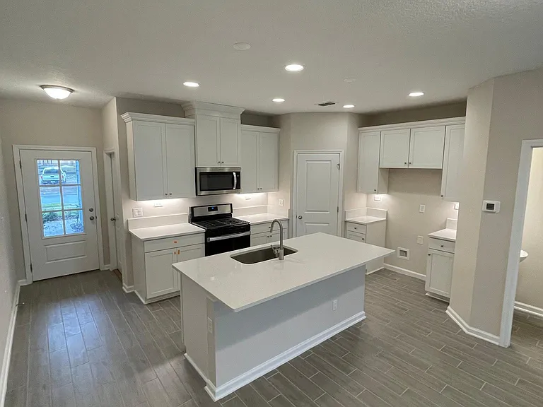 270 Brandon Lakes Dr #270 — Photo 2