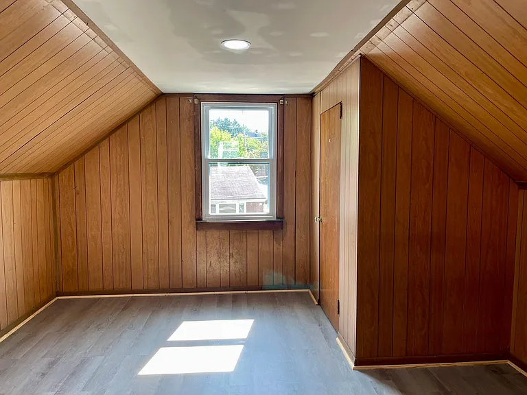 394 Center St — Photo 2