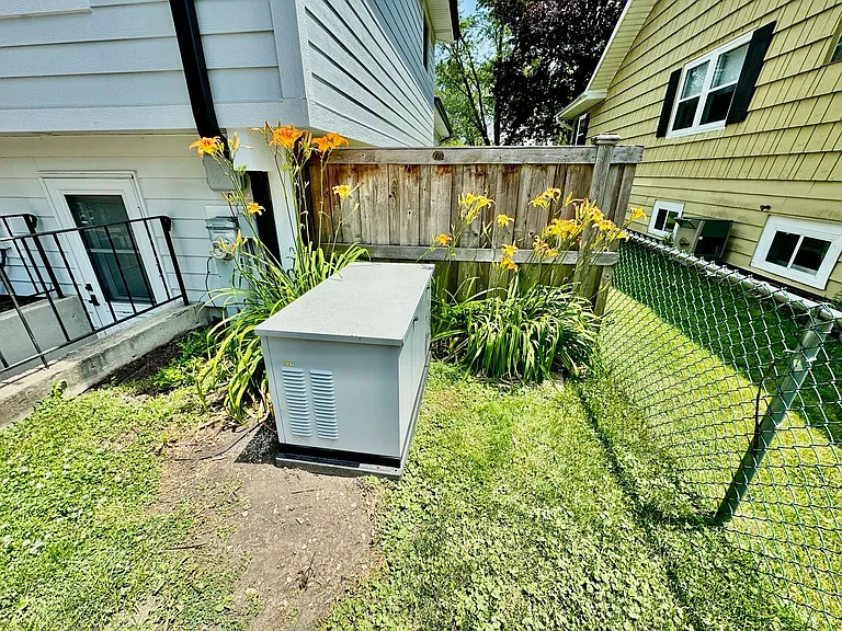 514 S Yale Ave — Photo 54