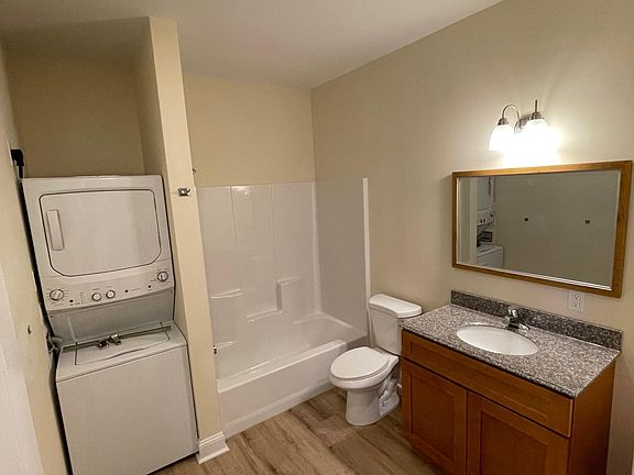 2nd image of 211 High St #3