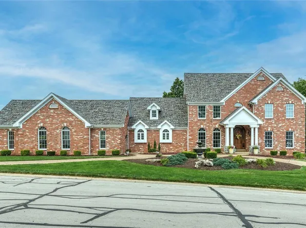 972 Whitmoor Dr, Weldon Spring, MO 63304