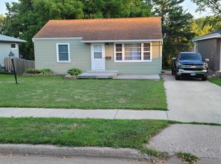 527 NE 6th St, Madison, SD 57042