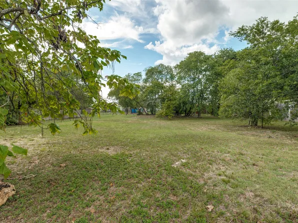 906 Hamilton St, McKinney, TX 75069