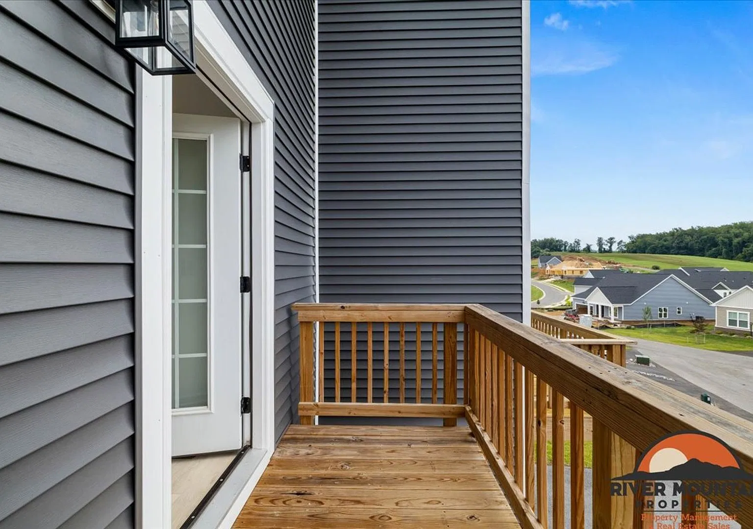 Spacious Townhome with Garage and Bonus Space in Blacksburg — Photo 3