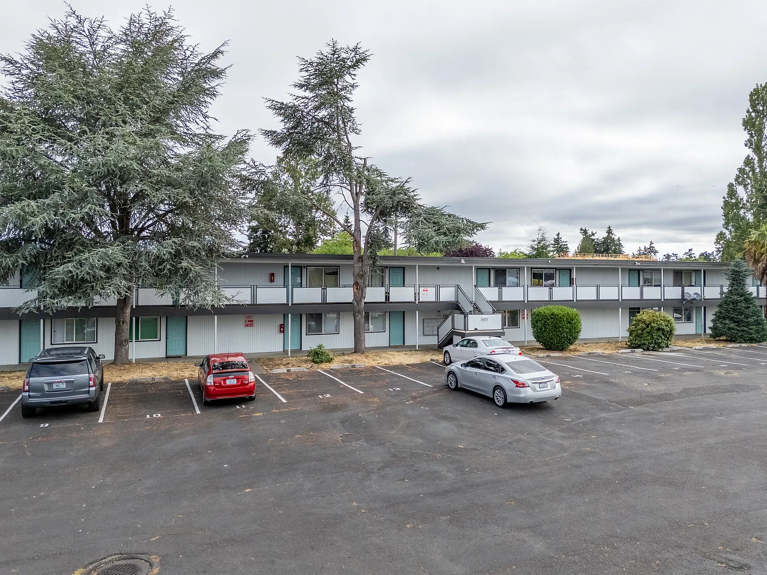 Twin Oaks Apartments — Photo 2