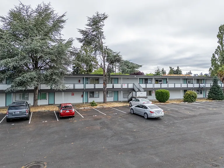 Twin Oaks Apartments — Photo 2