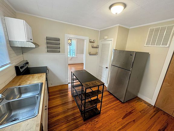 5th image of 1700 Fenton St