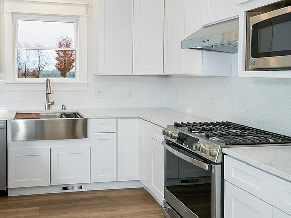 5th image of 4046 Carmola Dr