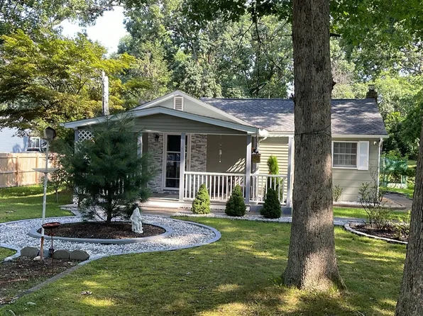 9 Cedar Ln, Middle Island, NY 11953
