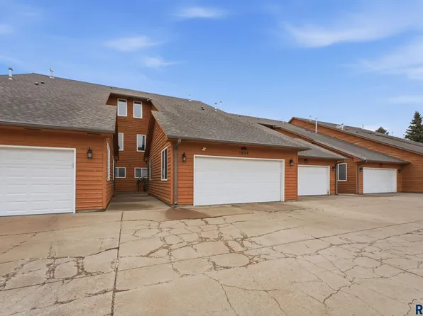 1639 N Cactus Dr, Sioux Falls, SD 57110