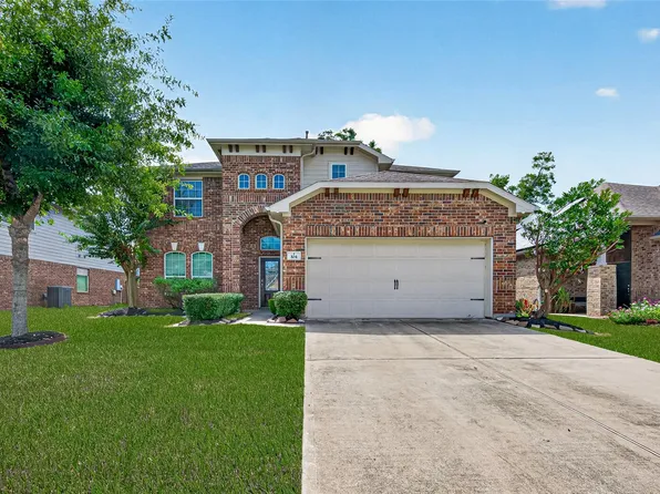 104 Long Meadow Ct, Clute, TX 77531