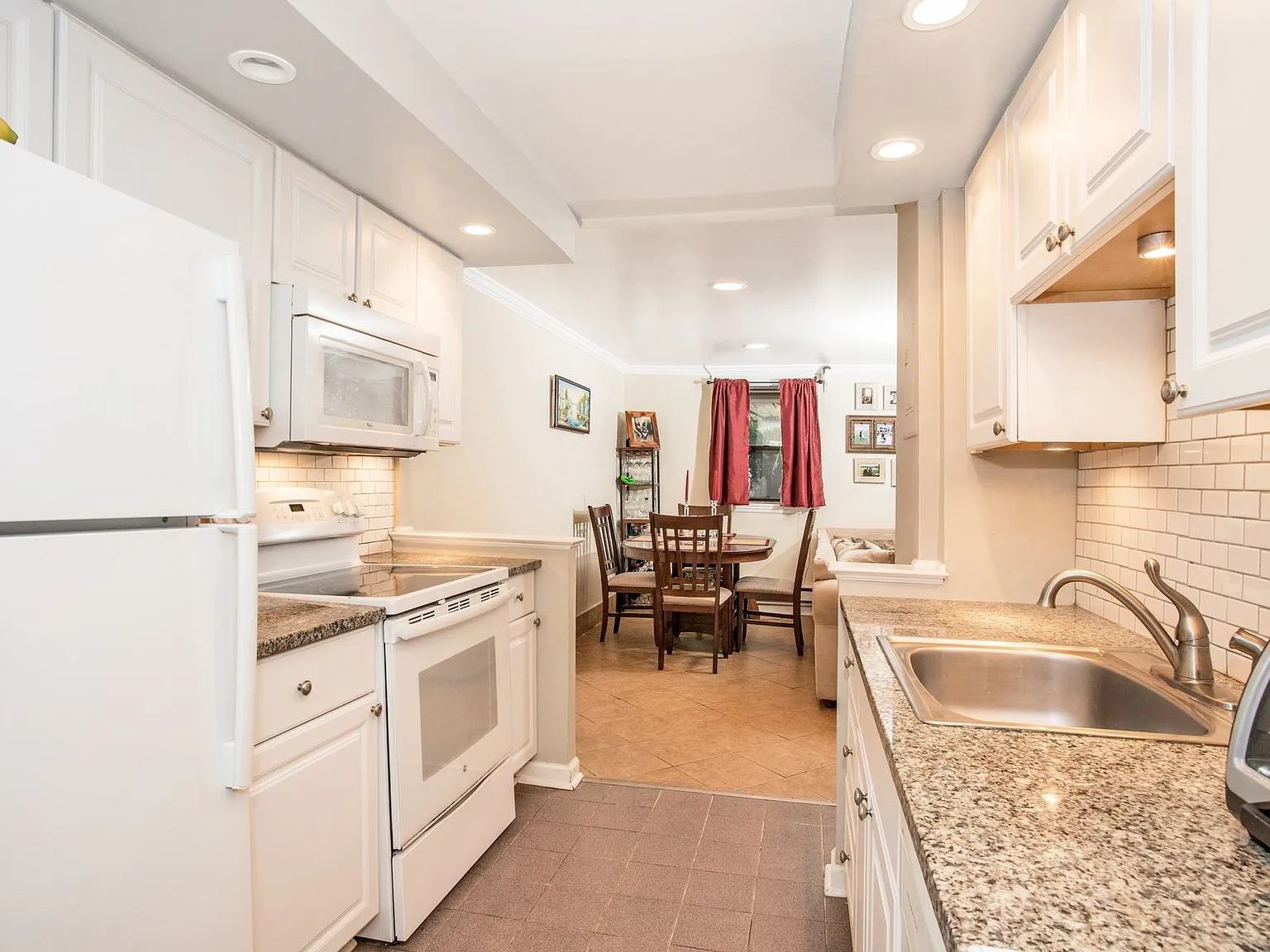 1016 Willow Ave — Photo 3