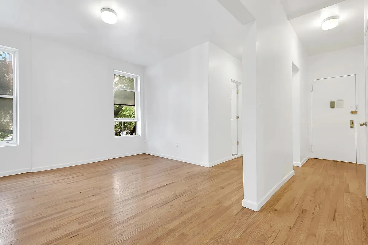 200 West 82nd Street — Photo 2