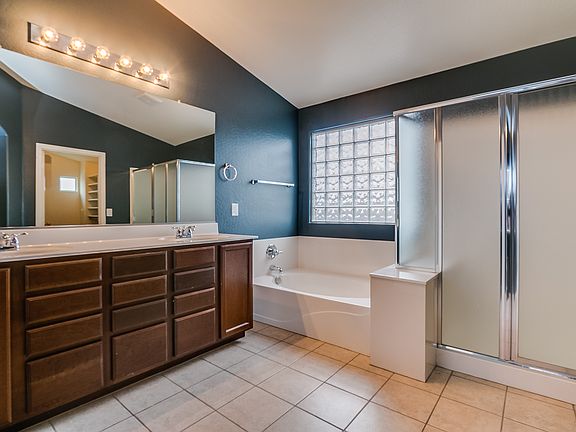4th image of 17592 W Windrose Dr