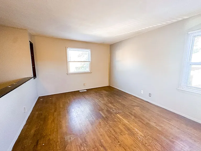 8415 E 34th St — Photo 5