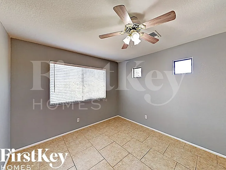 2430 W Via Dona Rd — Photo 13
