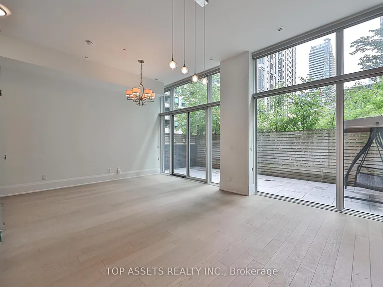 101 Erskine Ave #Townhouse 10 — Photo 11
