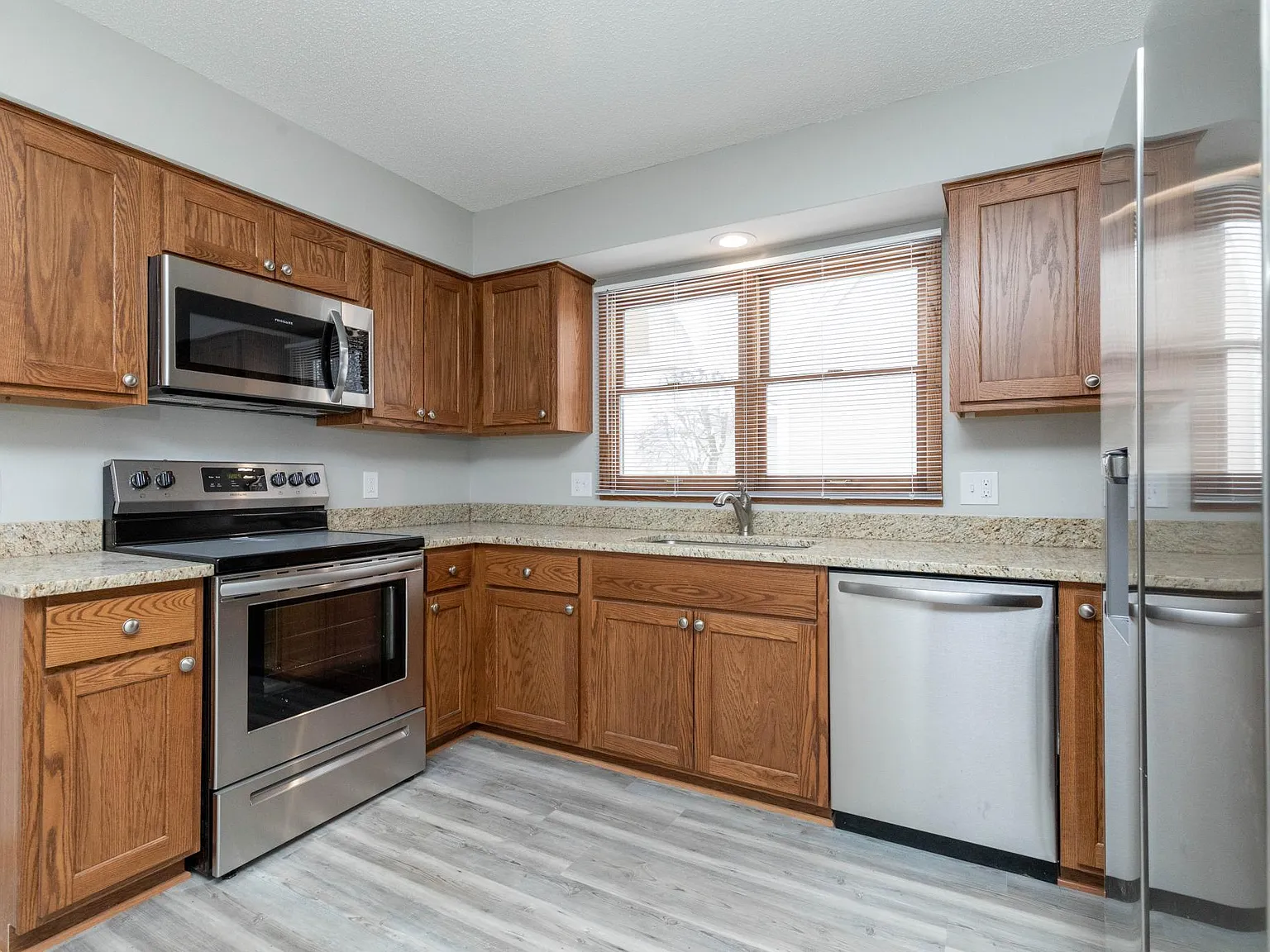 4 bed, 2.5 bath, 1455 sqft, $1,995 — Photo 4
