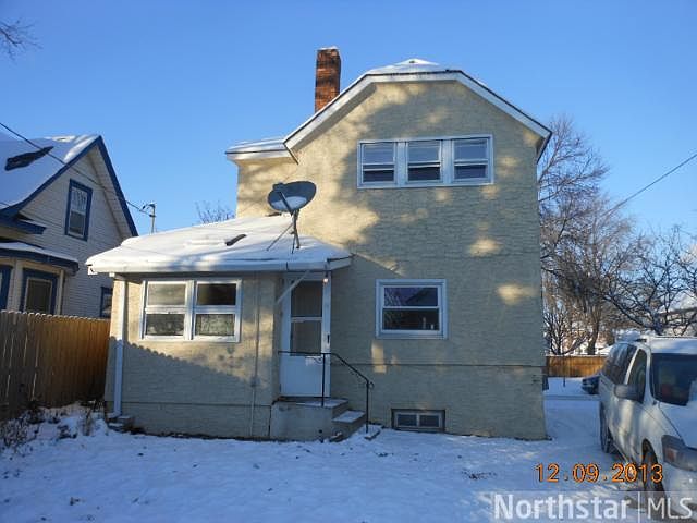 2nd image of 852 Geranium Ave E