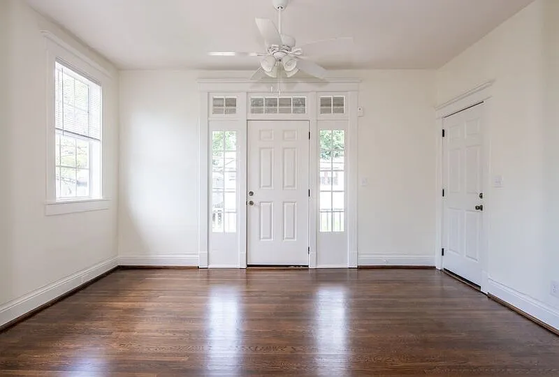 2 bed, 1.0 bath, 710 sqft, $1,200 — Photo 2