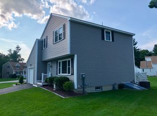 31 Country Hill Rd, Nashua, NH 03063