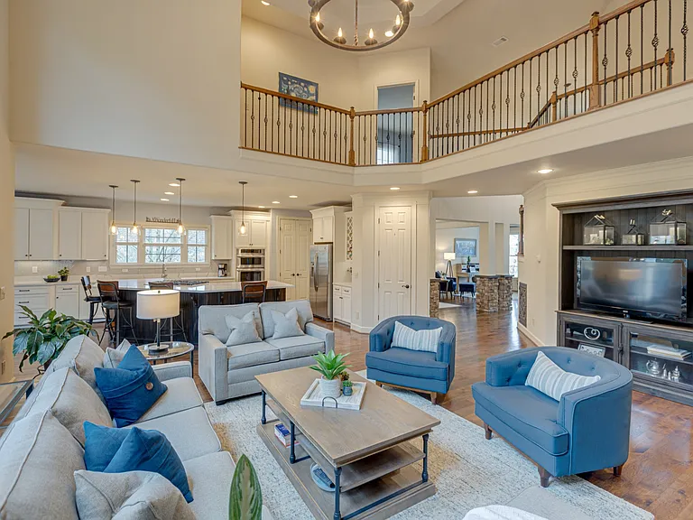 219 King Arthur Cir — Photo 10