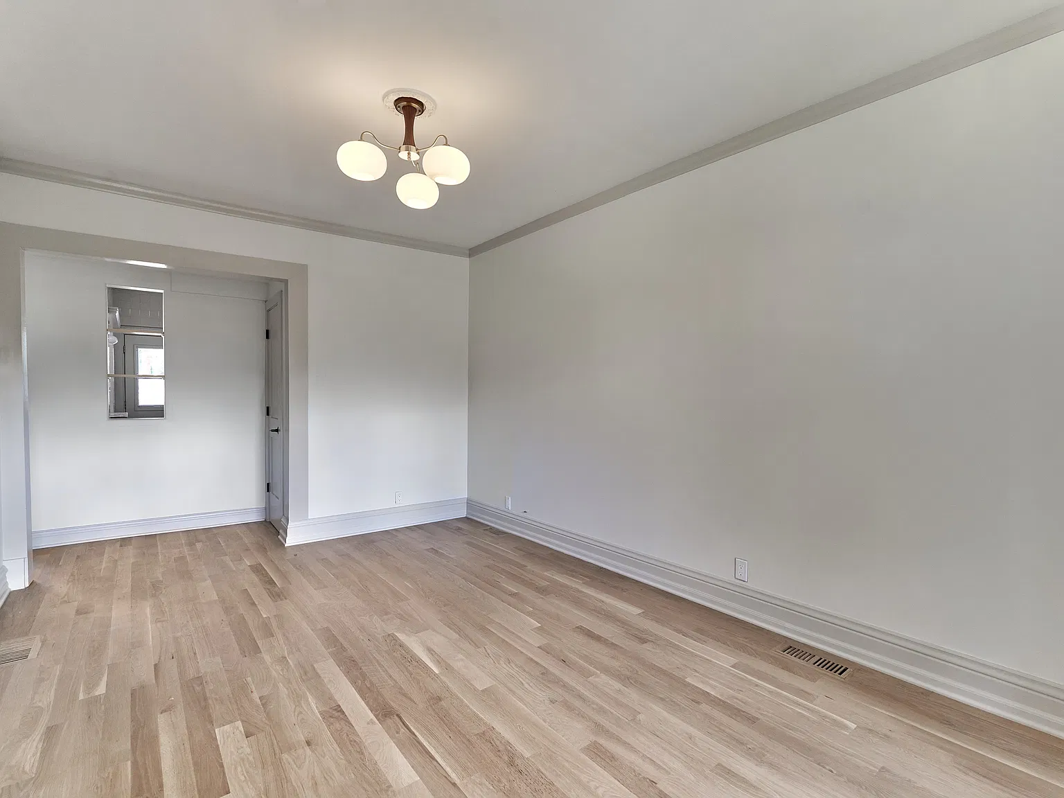 3 bed, 2.5 bath, 1500 sqft, $5,200 — Photo 2