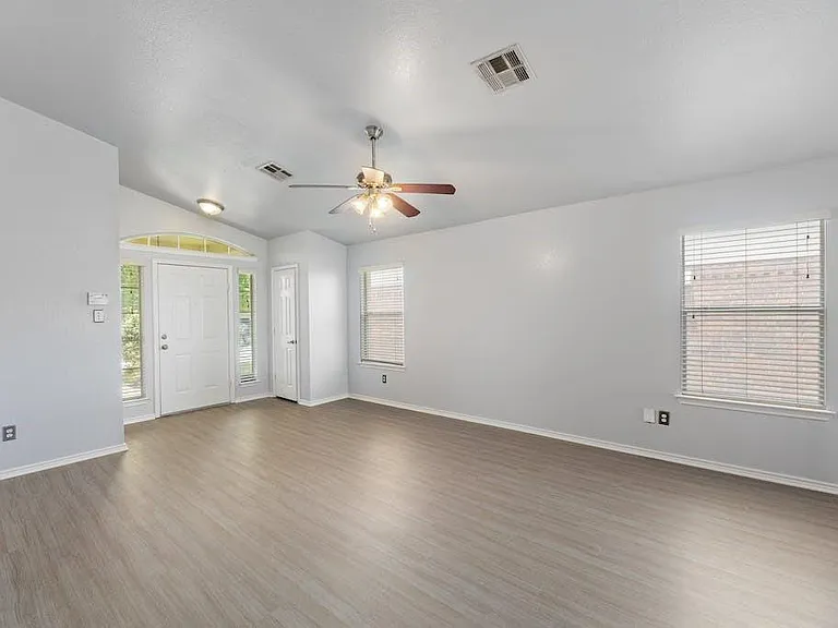 12816 Dwight Eisenhower St — Photo 8