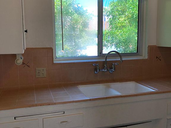 4th image of 2812 Arizona Ave APT D