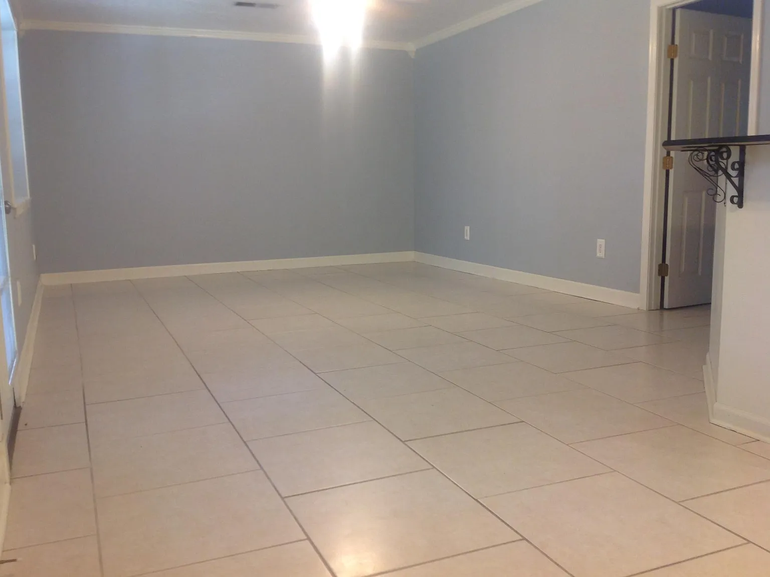 4 bed, 2240 sqft, $2,450 — Photo 4