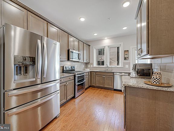 2nd image of 511 Shorthorn Way