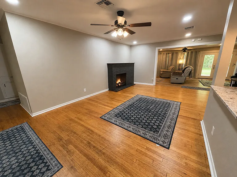 125 Charles Ave — Photo 3
