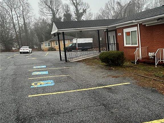 5th image of 1900 Panola Rd